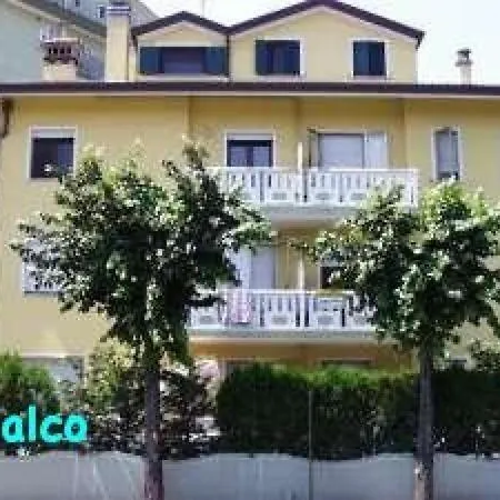 Apartment Falco *
